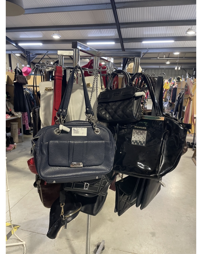 Le dressing Vintage Le Vide Grenier Pour Tous