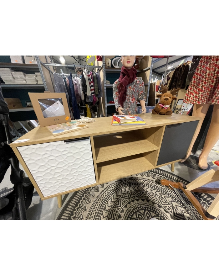 Meuble télé au design...