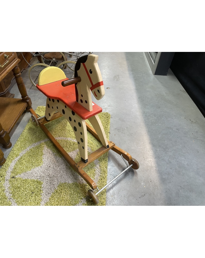 Cheval en bois pour enfant...