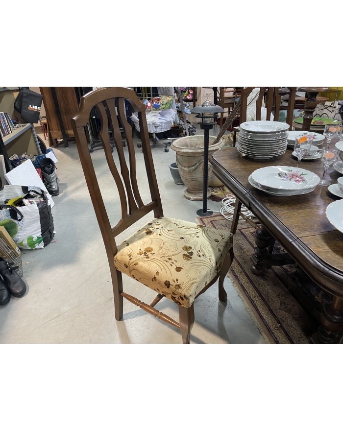 Chaises en bois travaillé...